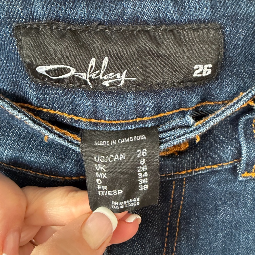 Oakley Vintage Y2K Low Rise Bootcut Dark Wash Denim
Jeans Size 26 - Picture 3 of 6